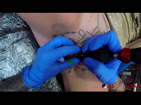 ❤️ Fìor tattooed hottie Sully Savage fhuair tattoo air a clitoris ️❌  Bhidio fucking  leinn gd.teenactivewear.ru